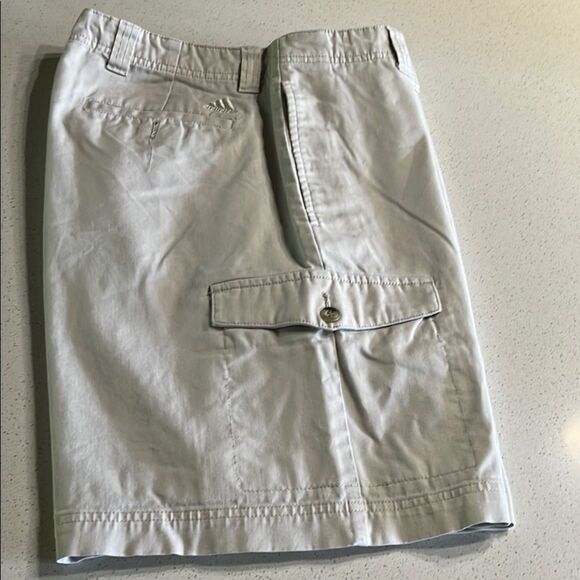 Adidas Tan Khaki Vintage Cargo Stretch Shorts with Textured Fabric Size 34/8.5 - Picture 3 of 8